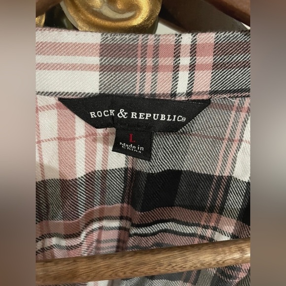 Rock & Republic Plaid Sleeveless Ombre Button Up Shirt - Picture 2 of 2